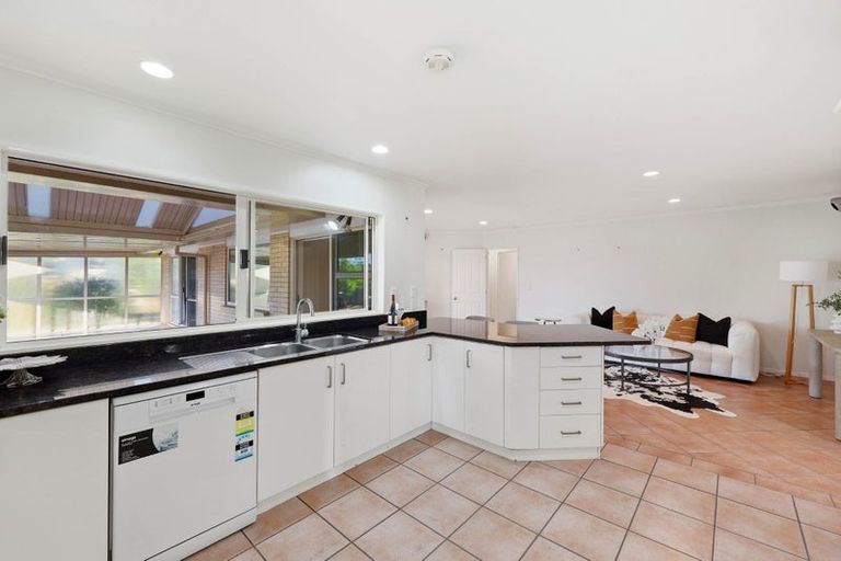 Photo of property in 33 Wiltshire Place, Somerville, Auckland, 2014