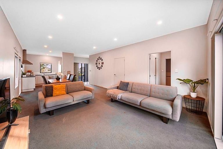 Photo of property in 18 Taiaapure Street, Weymouth, Auckland, 2103