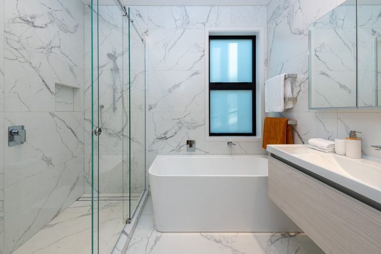 Photo of property in 27a Beechwood Road, Rothesay Bay, Auckland, 0630