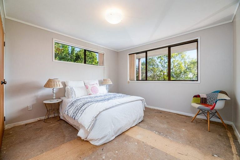 Photo of property in 2/84a Avonleigh Road, Green Bay, Auckland, 0604