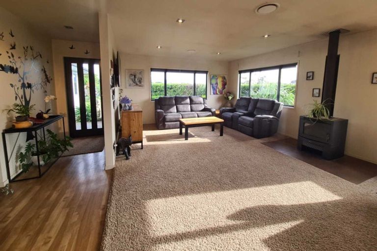 Photo of property in 114 Ackworth Road, Lepperton, New Plymouth, 4373