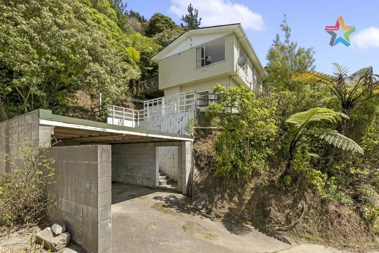 Photo of property in 89 Miromiro Road, Normandale, Lower Hutt, 5010