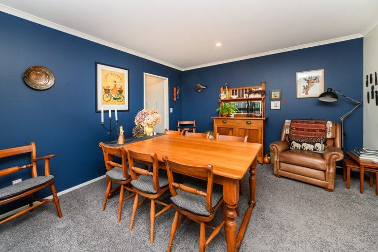 Photo of property in 4a Silkwood Place, Fitzherbert, Palmerston North, 4410