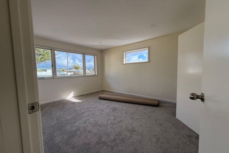 Photo of property in 1/15 Netherlands Avenue, Kelston, Auckland, 0602