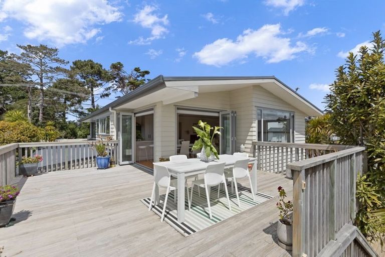Photo of property in 105 Kowhai Road, Mairangi Bay, Auckland, 0630