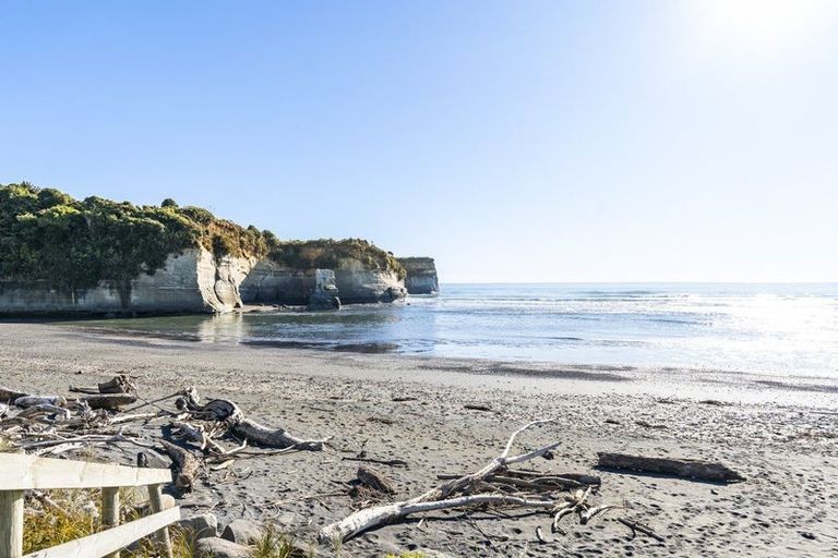Photo of property in 29 Third Avenue, Urenui, 4377