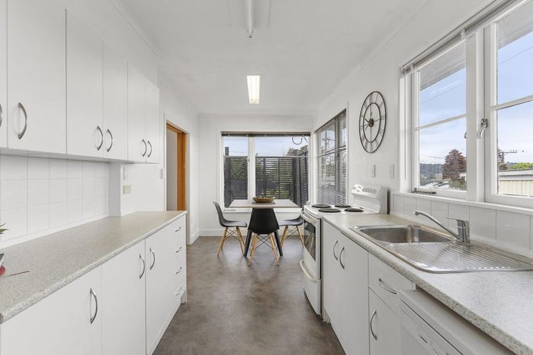 Photo of property in 5 Fairclough Road, Beach Haven, Auckland, 0626