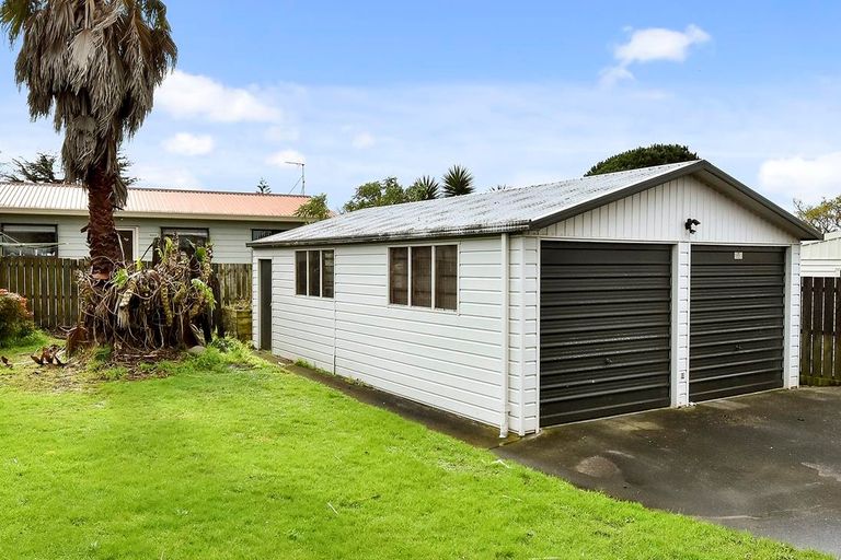 Photo of property in 7 Bill Phillip Place, Clendon Park, Auckland, 2103