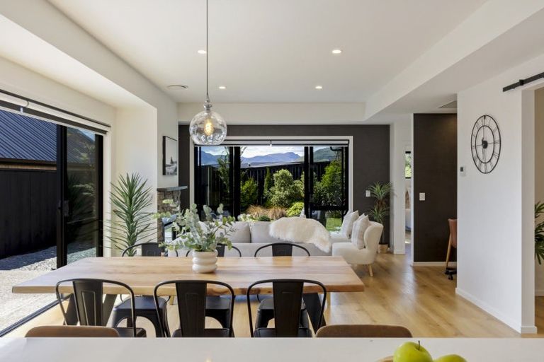 Photo of property in 4 Coopworth Road, Jacks Point, 9371