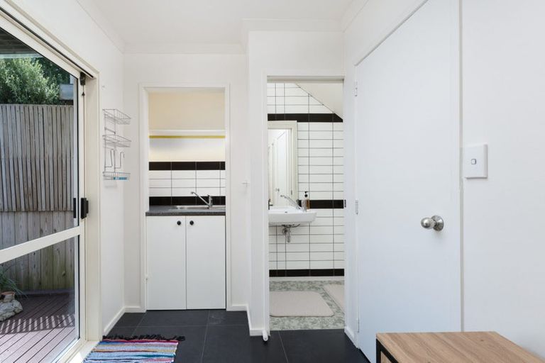 Photo of property in 3/4 Keeling Road, Henderson, Auckland, 0612