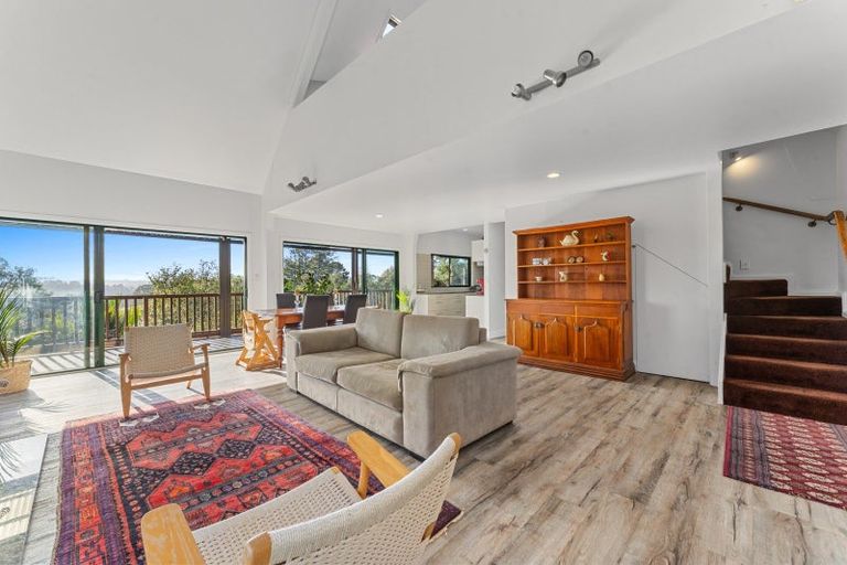 Photo of property in 200 Tawa Road, Kumeu, 0891