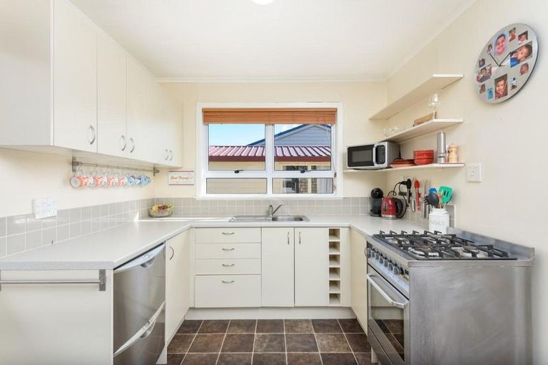 Photo of property in 18a Queen Road, Bellevue, Tauranga, 3110
