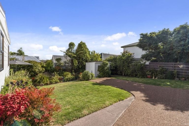 Photo of property in 2/17 County Road, Torbay, Auckland, 0630