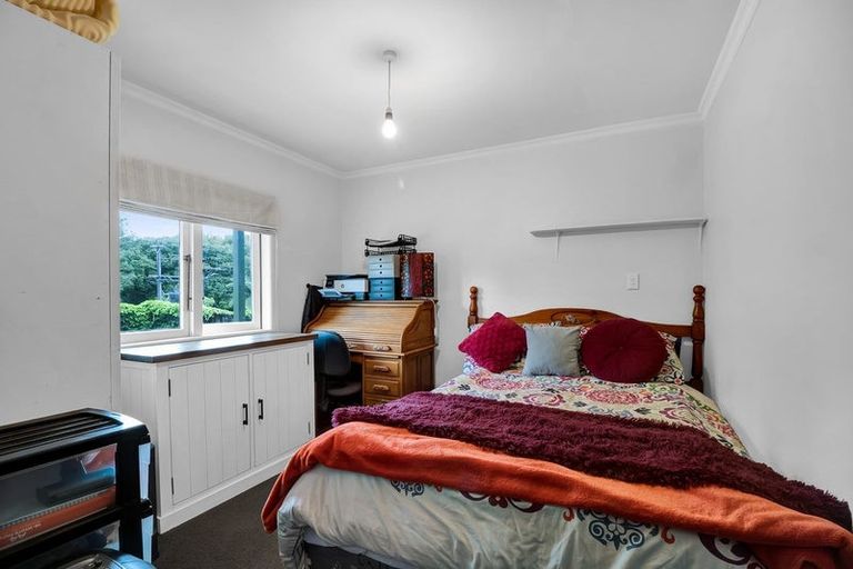 Photo of property in 118 Huatoki Street, Frankleigh Park, New Plymouth, 4310
