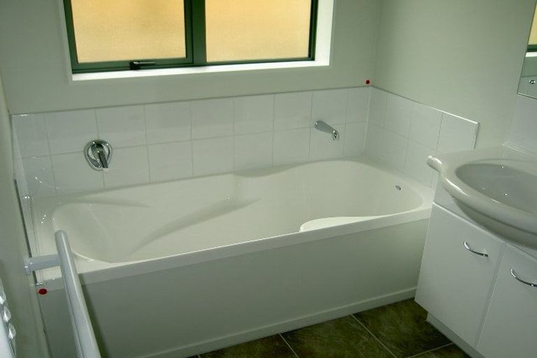 Photo of property in 56 Percy Kinsman Crescent, Riverstone Terraces, Upper Hutt, 5018