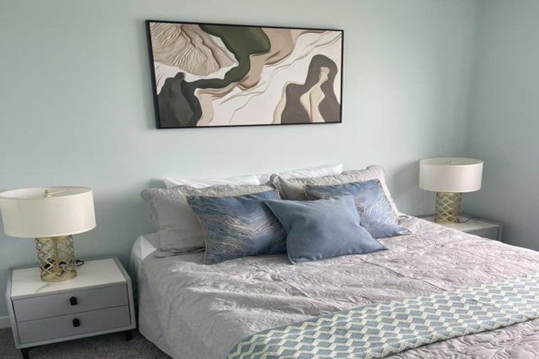 Photo of property in 8 Taipahitini Road, Rosehill, 2113