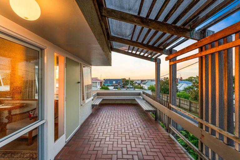 Photo of property in 76a Lake Road, Narrow Neck, Auckland, 0624