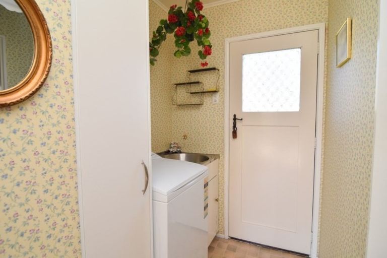 Photo of property in 1/1 De Lacey Lane, Carterton, 5713