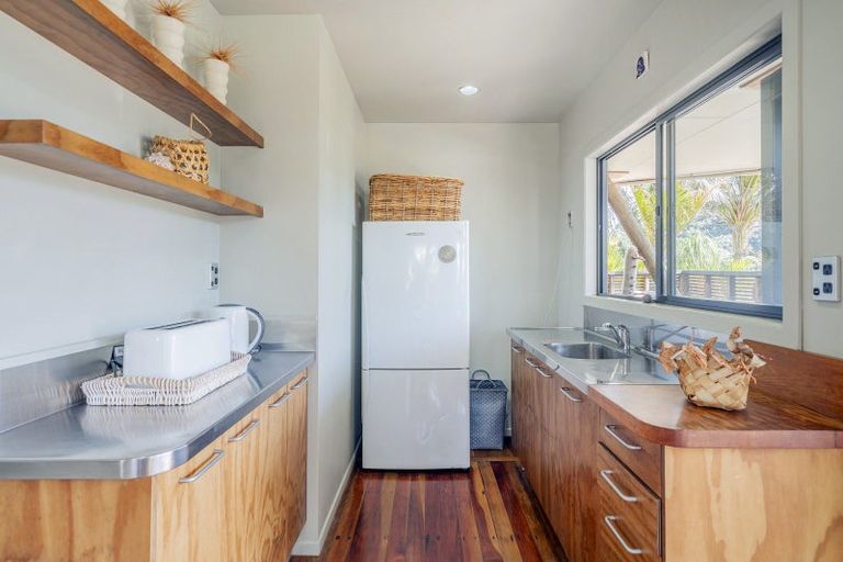 Photo of property in 24 Pye Place, Hot Water Beach, Whitianga, 3591