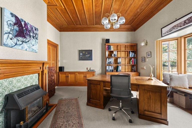 Photo of property in 43 Napier Terrace, Hospital Hill, Napier, 4110