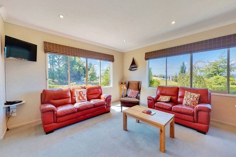 Photo of property in 63 Loch Views Road, Acacia Bay, Taupo, 3385