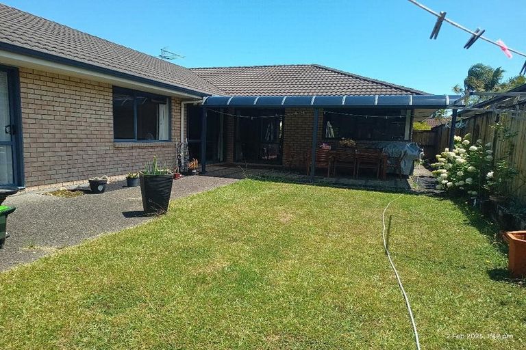 Photo of property in 16 Breon Place, Flat Bush, Auckland, 2016