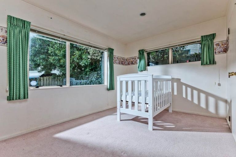 Photo of property in 8 Mandeville Place, Unsworth Heights, Auckland, 0632