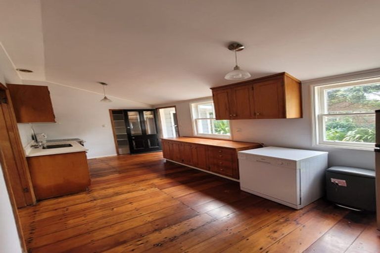 Photo of property in 11 Aorangi Terrace, Thorndon, Wellington, 6011