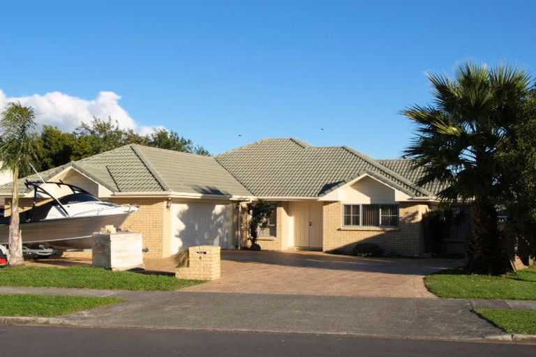 Photo of property in 4 Montecito Place, Golflands, Auckland, 2013