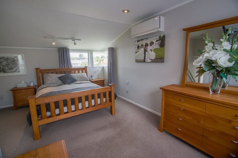 Photo of property in 1/296 Wairau Road, Glenfield, Auckland, 0629