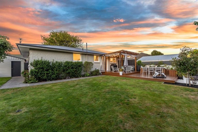 Photo of property in 28 Clipper Place, Redwood, Christchurch, 8051