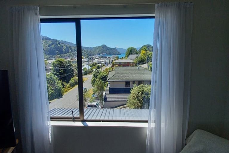 Photo of property in 116 Wellington Street, Picton, 7220