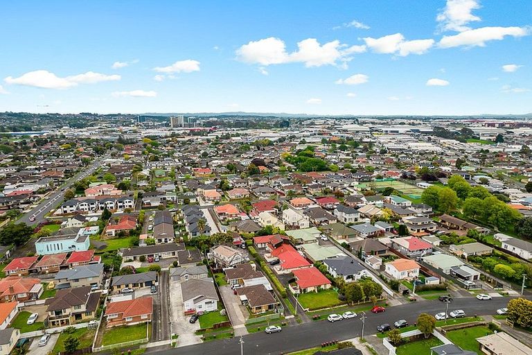 Photo of property in 2/83 Victoria Road, Papatoetoe, Auckland, 2025