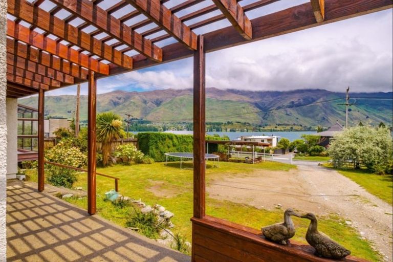 Photo of property in 27 Beacon Point Road, Wanaka, 9305