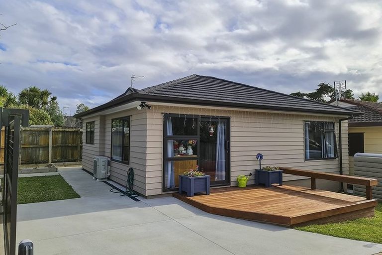 Photo of property in 43 De Quincey Terrace, Highland Park, Auckland, 2010
