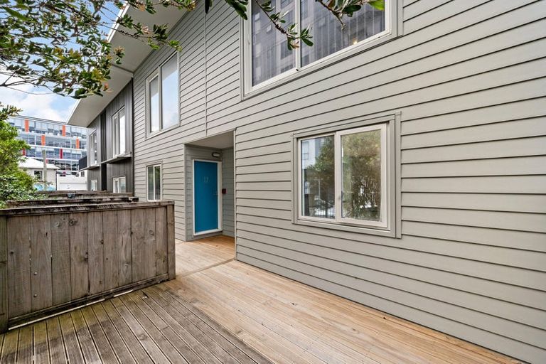 Photo of property in 18/3 Kelvin Grove, Te Aro, Wellington, 6011