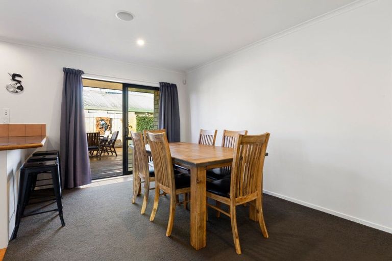 Photo of property in 10 Cairns Crescent, Rototuna, Hamilton, 3210