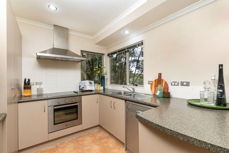 Photo of property in 27 Mckinley Road, Sunnyvale, Auckland, 0612