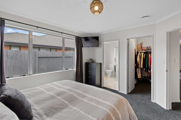 Photo of property in 28 Branigan Parade, Kelvin Grove, Palmerston North, 4414