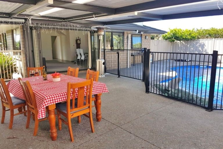 Photo of property in 116 Barbados Way, One Tree Point, 0118