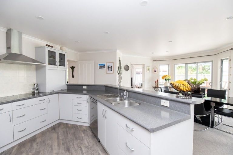 Photo of property in 10 Harris Place, Ngatea, 3503