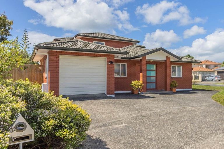Photo of property in 122 Hugh Green Drive, Pinehill, Auckland, 0632