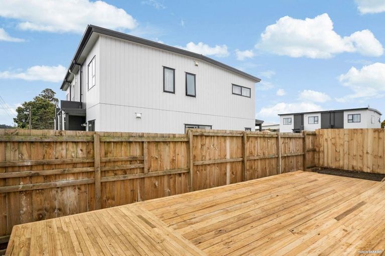 Photo of property in 21c Kingdale Road, Henderson, Auckland, 0610