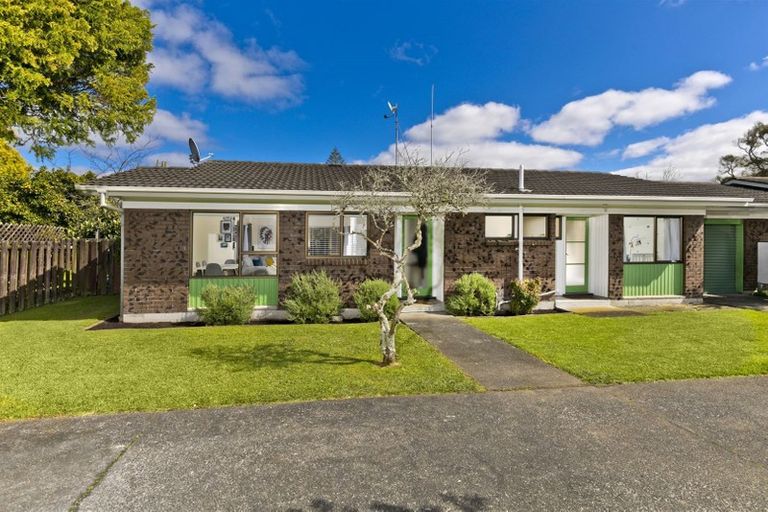 Photo of property in 1/4 Ti Nana Crescent, Henderson, Auckland, 0610