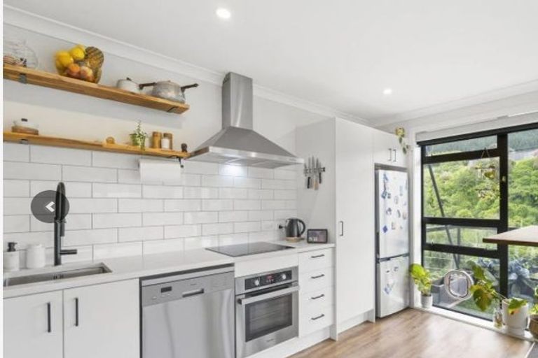 Photo of property in 14 Ara Patukawenga, Tawa, Wellington, 5028