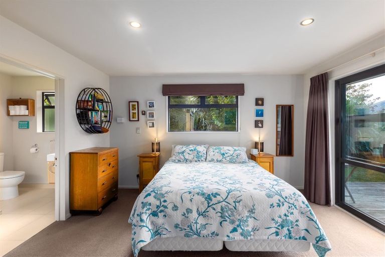 Photo of property in 4 Cordelia Lane, Heathcote Valley, Christchurch, 8022