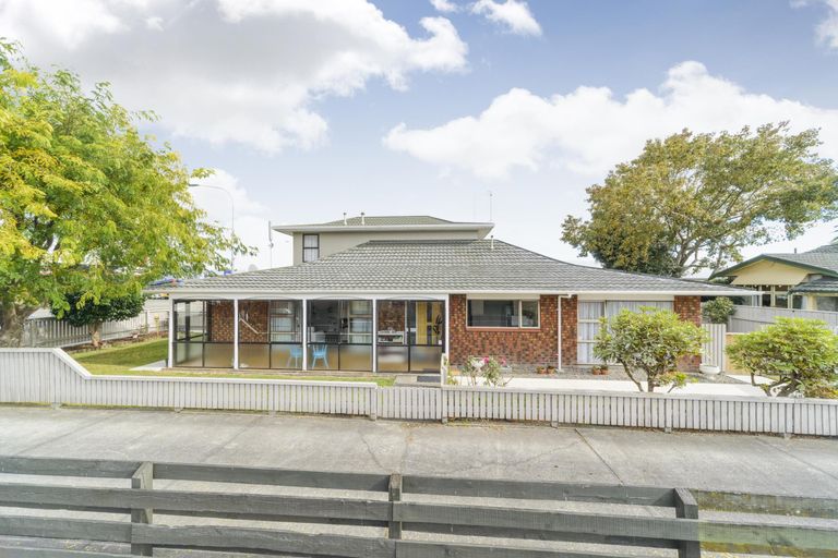 Photo of property in 111 College Street, Awapuni, Palmerston North, 4412