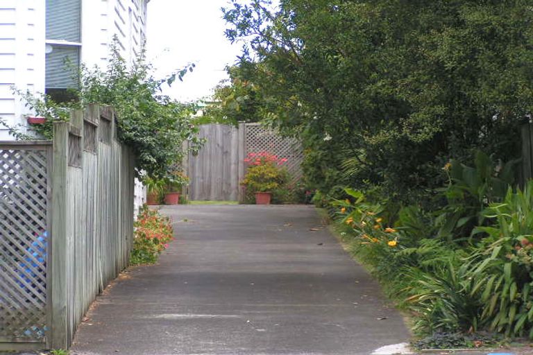 Photo of property in 1/30 Princes Street, Northcote Point, Auckland, 0627