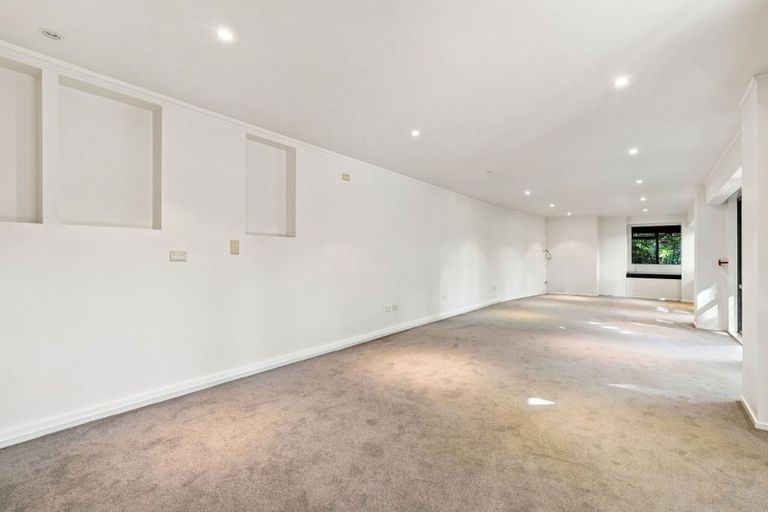 Photo of property in 1/11 Saddleback Rise, Murrays Bay, Auckland, 0630