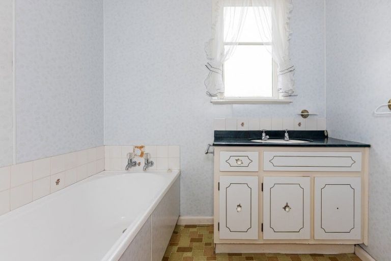 Photo of property in 2/13 Puketapu Road, Taradale, Napier, 4112